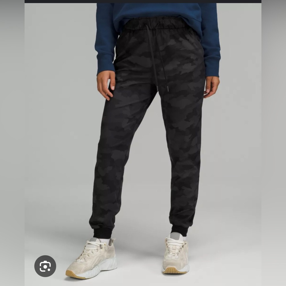Lululemon Camo Stretch High-Rise Jogger
Full Length. Size 14.